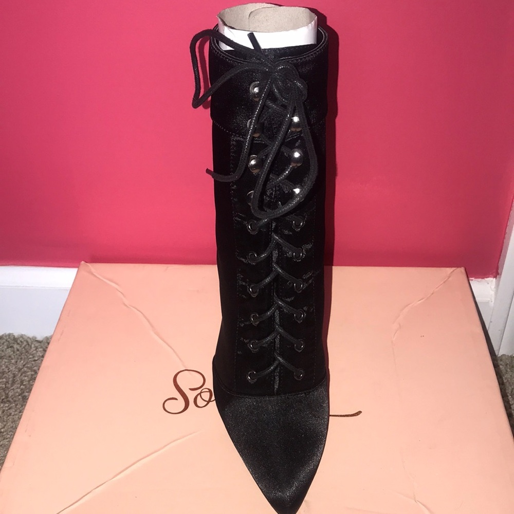 Heels - Picture 2 of 3